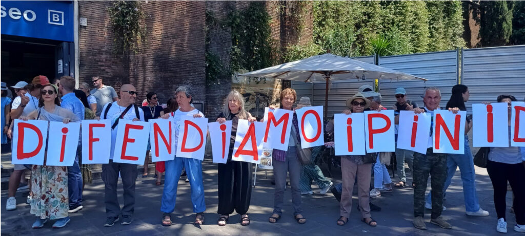 Giornata mondiale dell'ambiente: in centinaia sotto il Campidoglio alla ricerca di Gualtieri